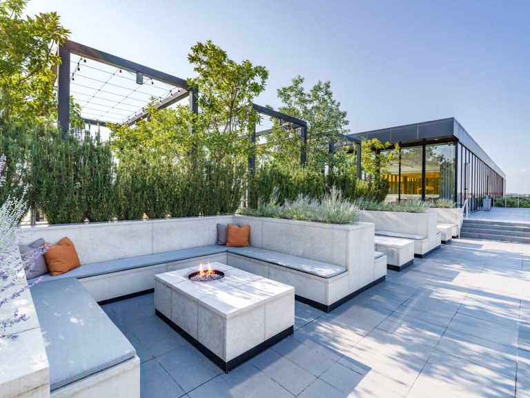 CityMarketatO_Amenity_RooftopFireplaceLounges2_DavidMadison_August2023